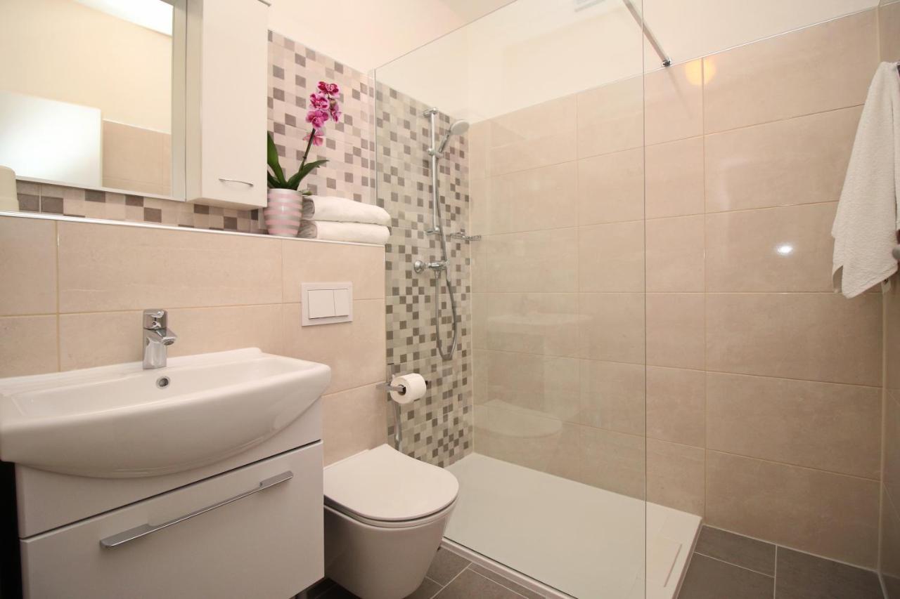 רוביני Apartments Mila מראה חיצוני תמונה