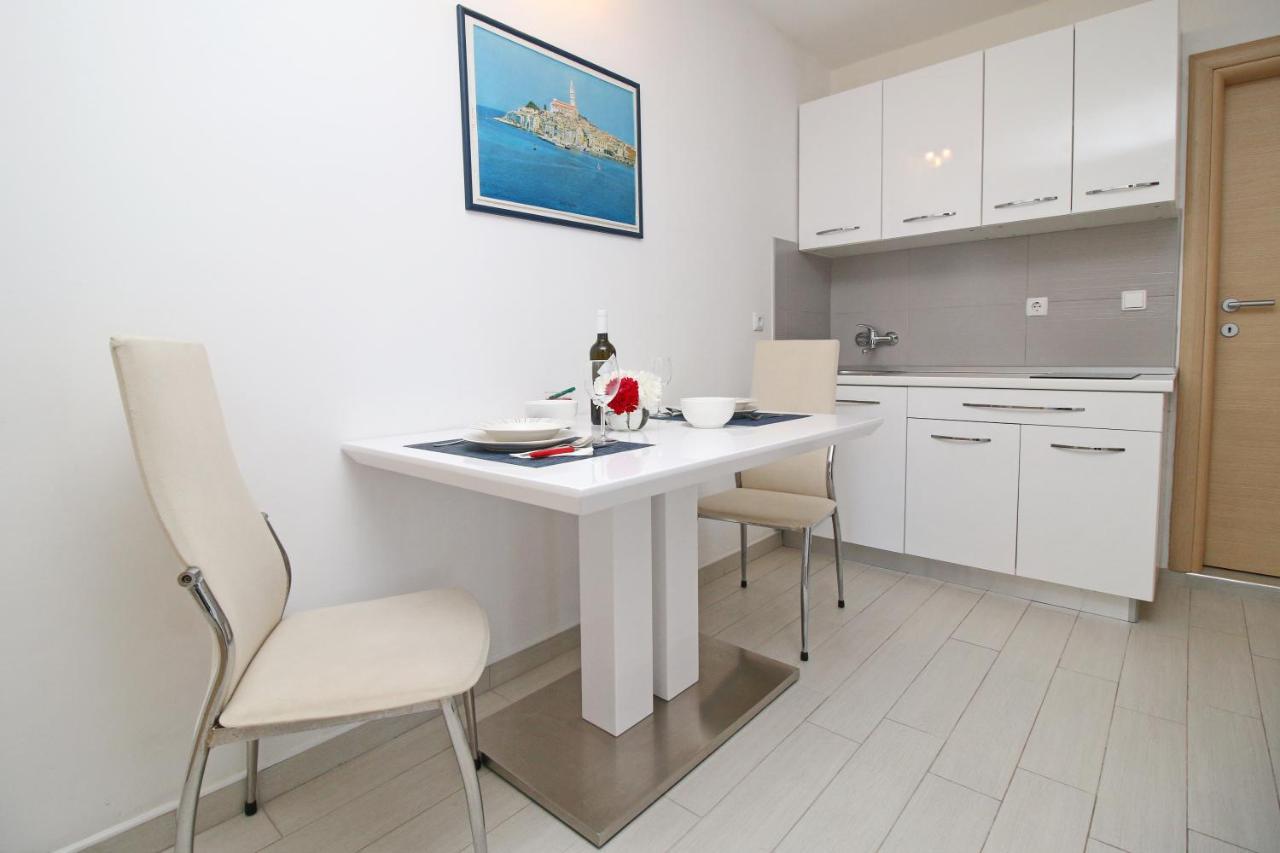 רוביני Apartments Mila מראה חיצוני תמונה