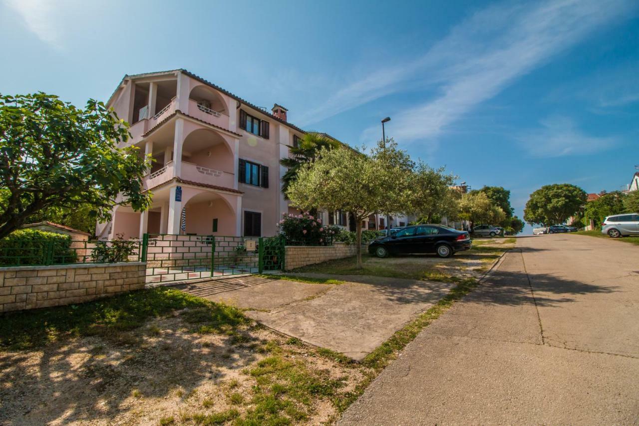 רוביני Apartments Mila מראה חיצוני תמונה